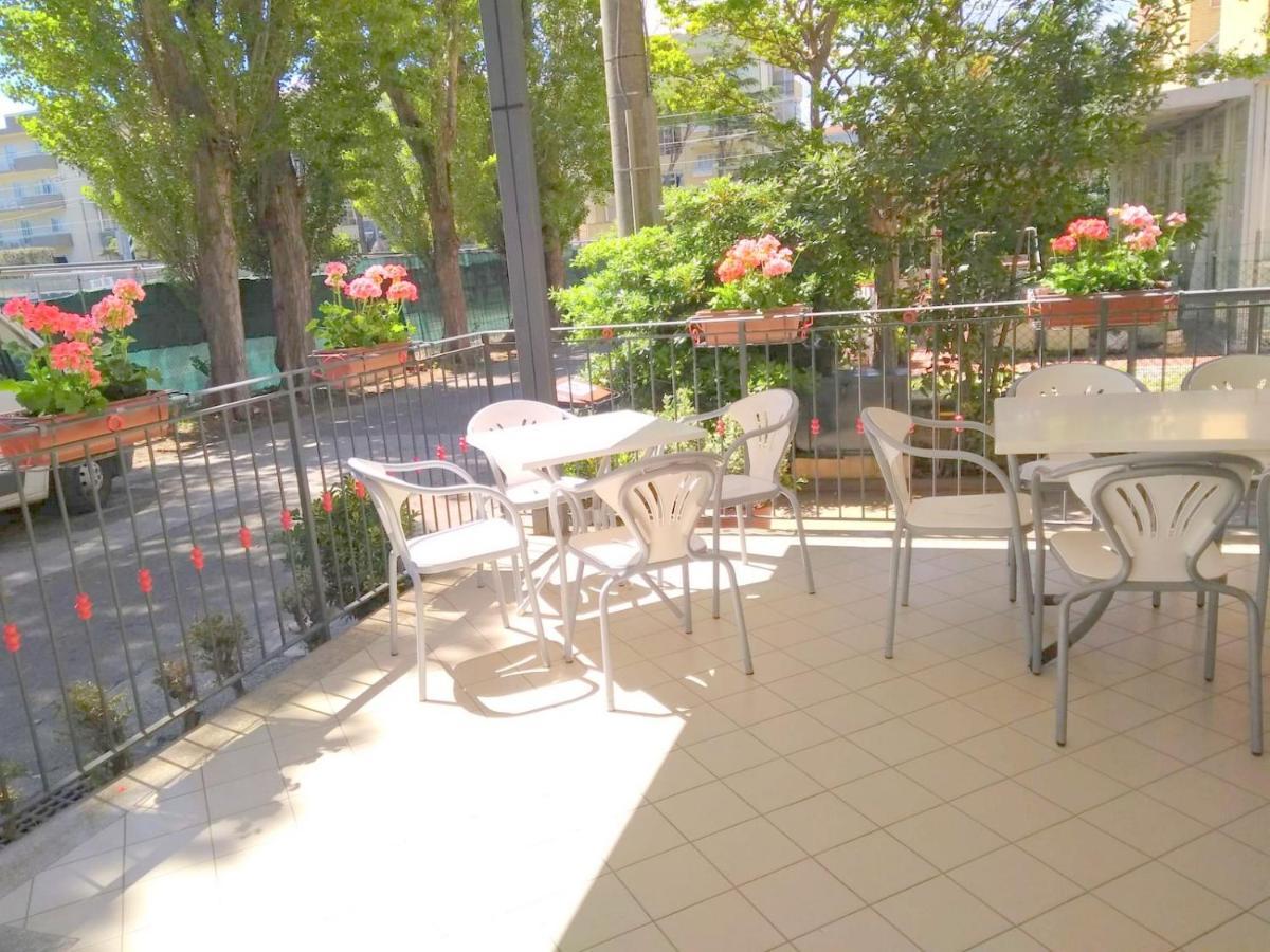 Hotel La Bella Vita Rimini Exteriör bild