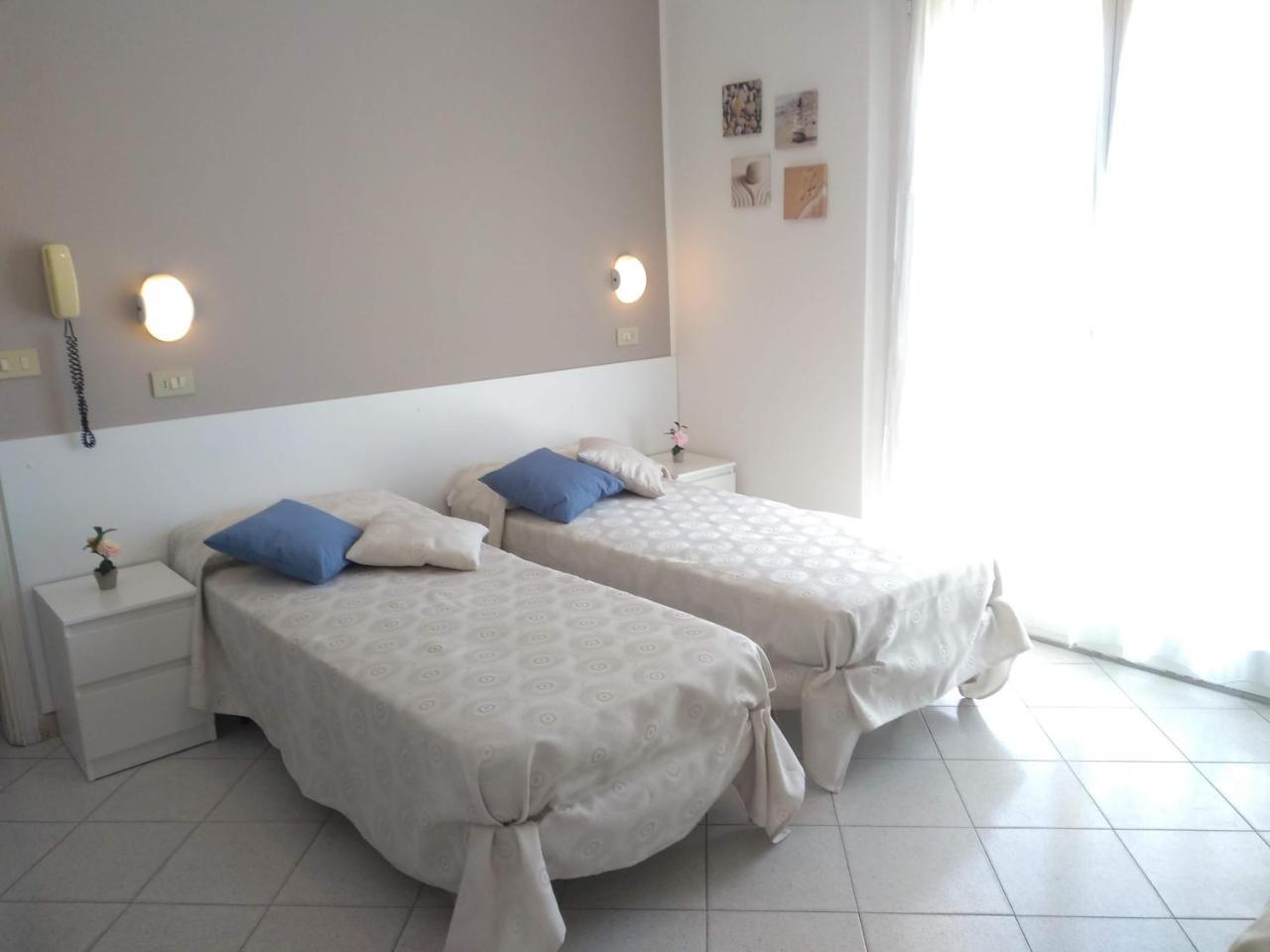 Hotel La Bella Vita Rimini Exteriör bild