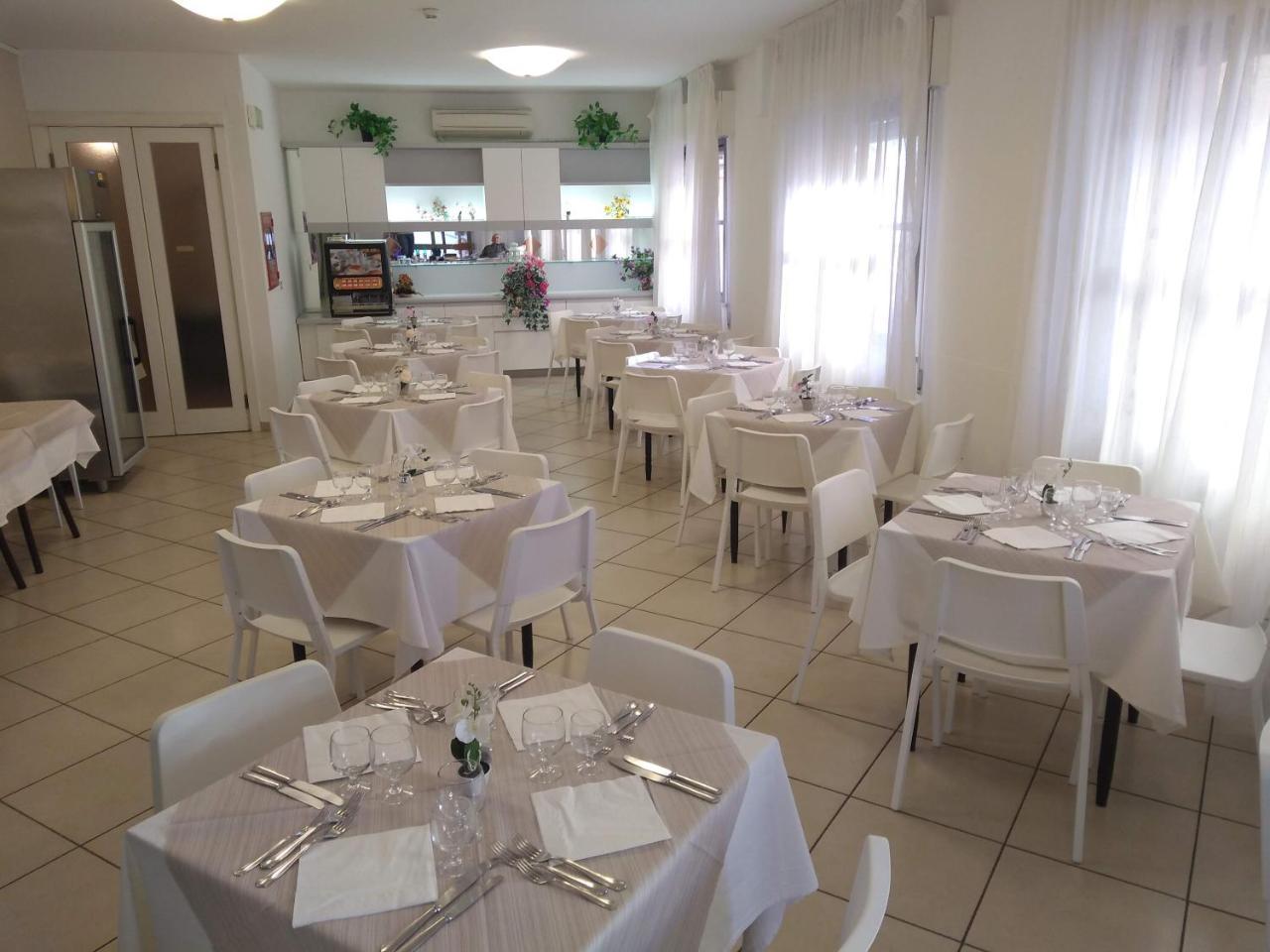 Hotel La Bella Vita Rimini Exteriör bild