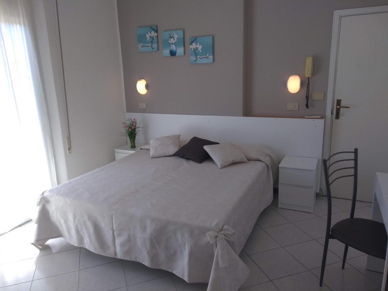 Hotel La Bella Vita Rimini Exteriör bild