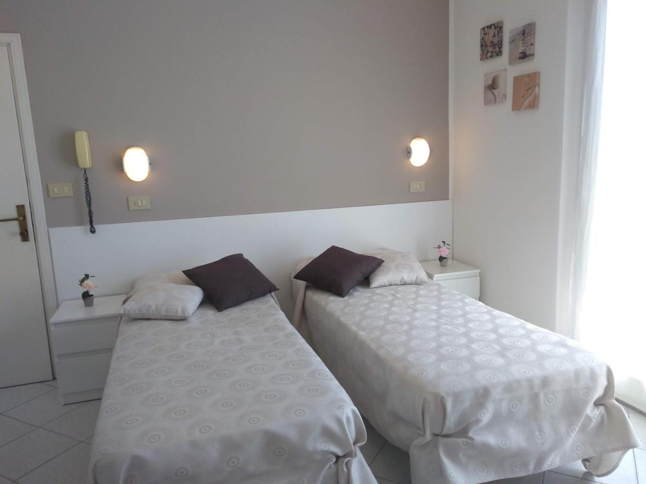 Hotel La Bella Vita Rimini Exteriör bild