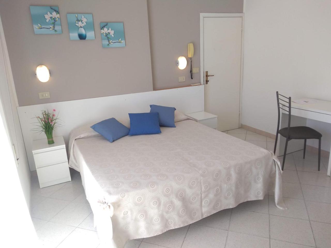 Hotel La Bella Vita Rimini Exteriör bild