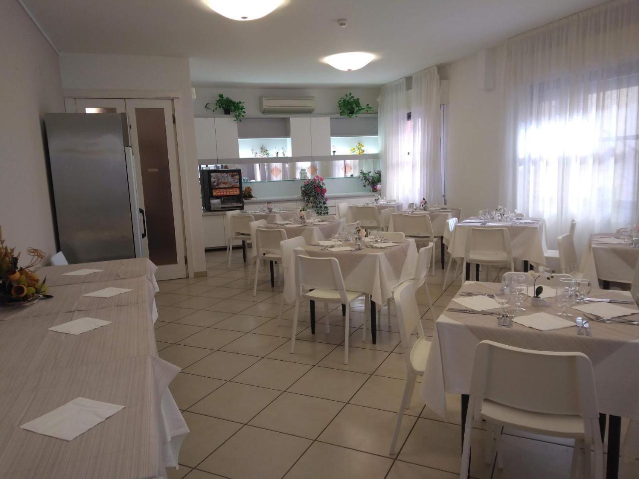 Hotel La Bella Vita Rimini Exteriör bild