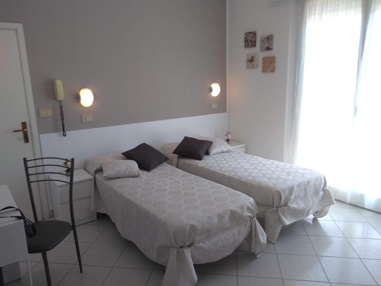 Hotel La Bella Vita Rimini Exteriör bild