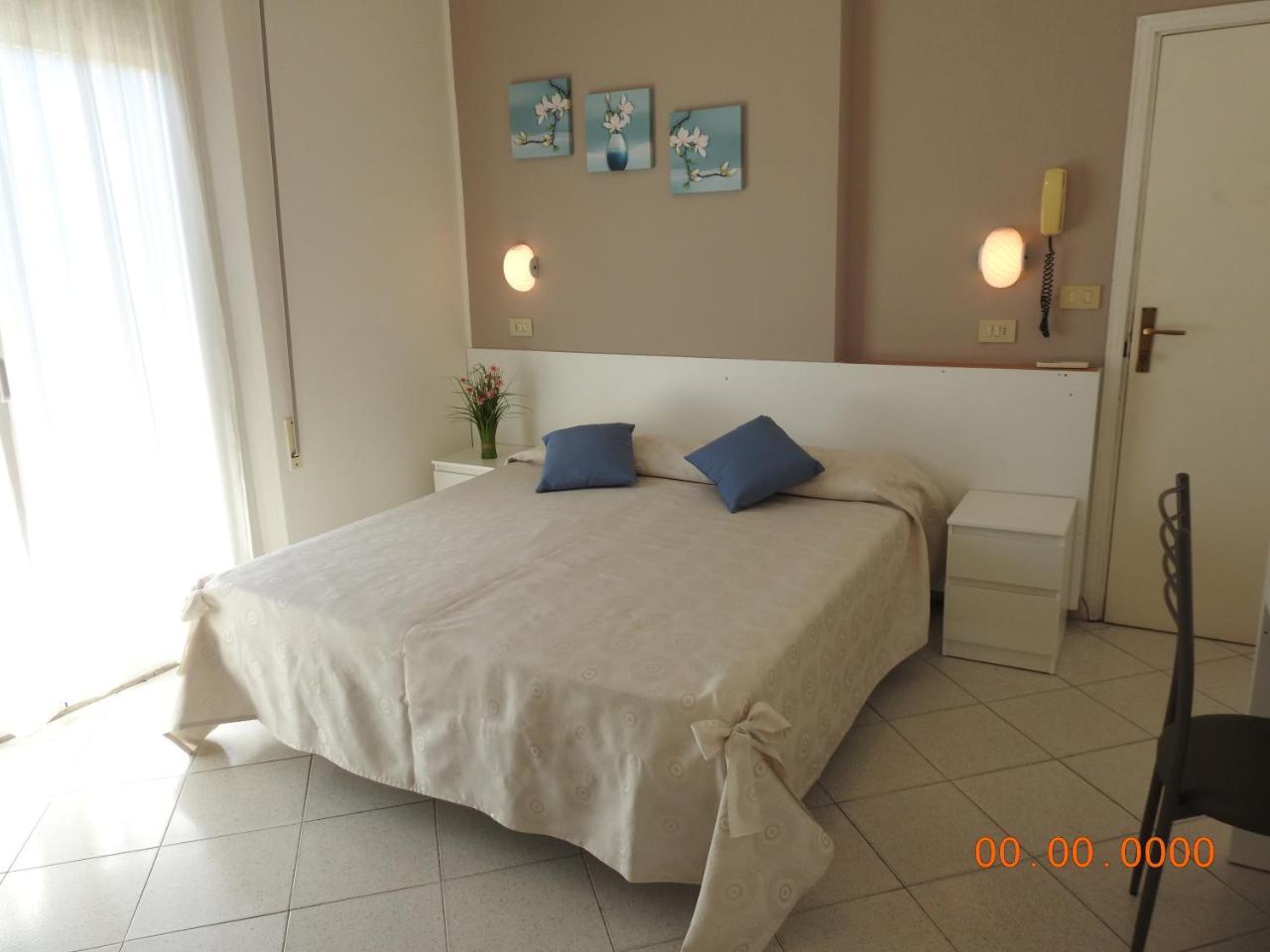 Hotel La Bella Vita Rimini Exteriör bild